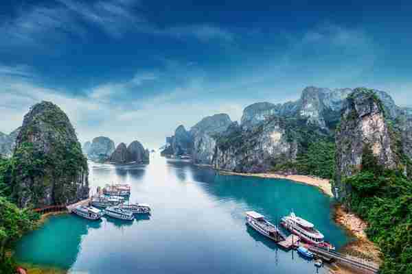 Ha-Long-Bay-South-China-Sea-Vietnam--scaled.jpg