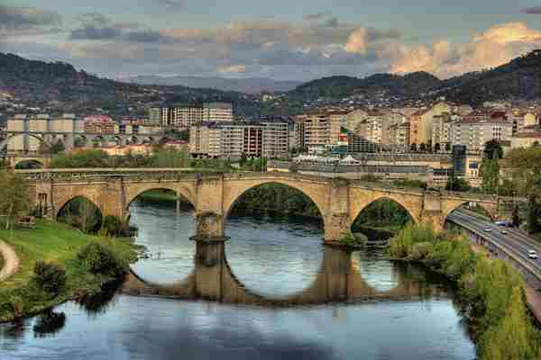 1024px-Roman_bridge,_Ourense_(Spain).jpg